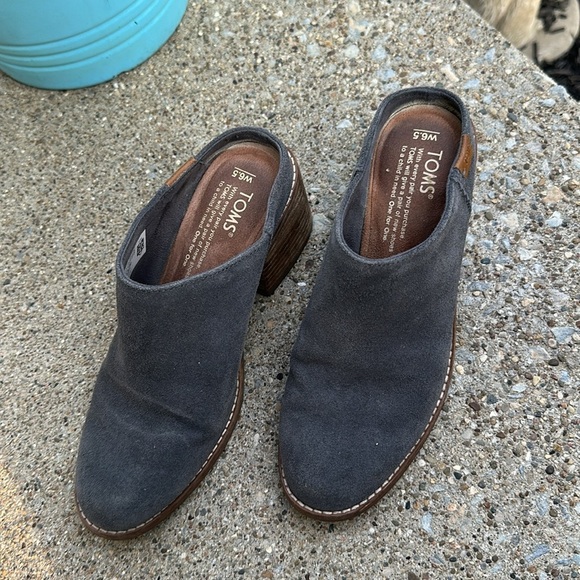 Toms Women’s Slip on Clog size 6.5 - Picture 2 of 5